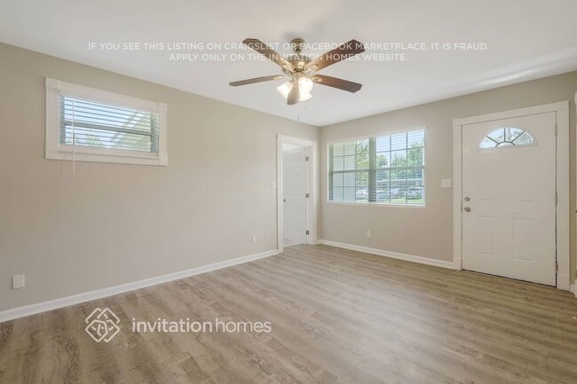 Building Photo - 7917 Chateau Dr S