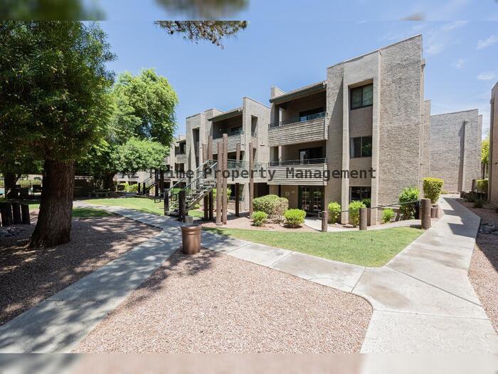 Foto principal - 7777 E Main St