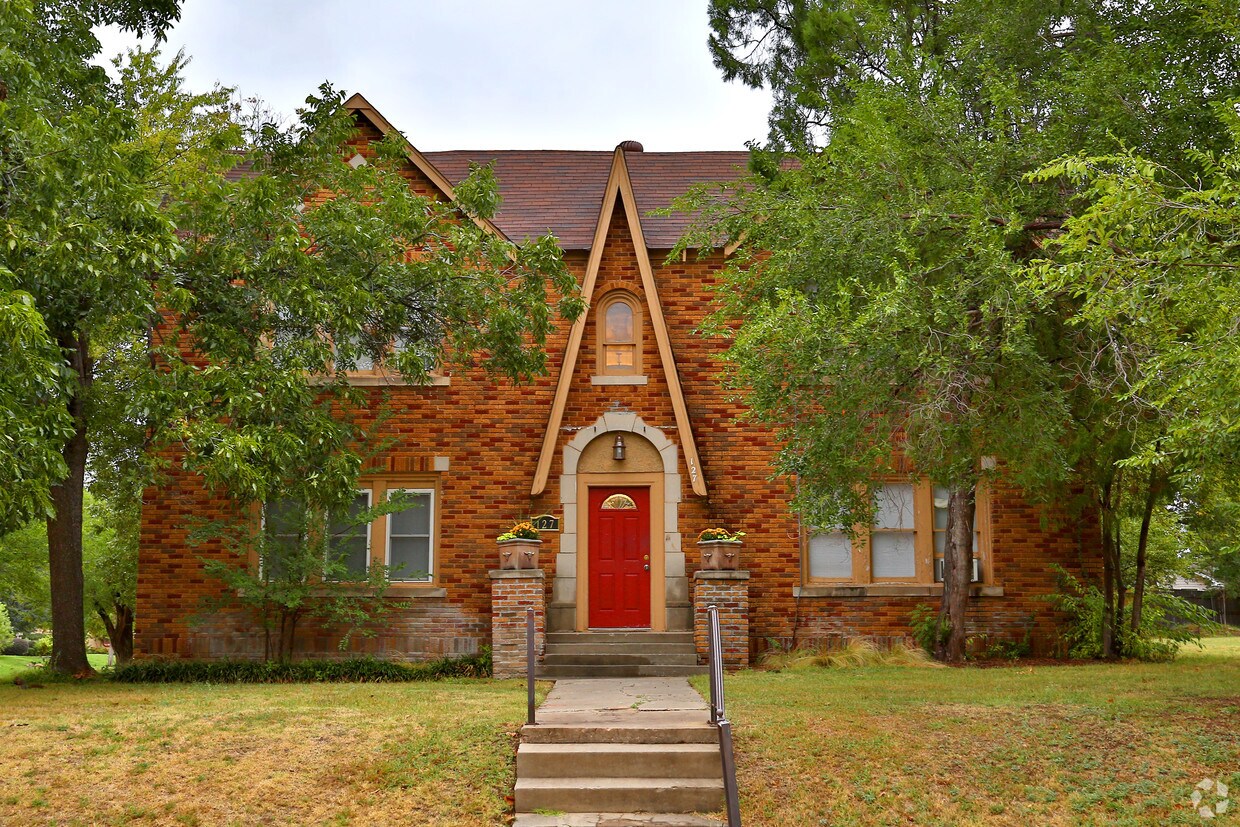Primary Photo - 127 NW 31st St