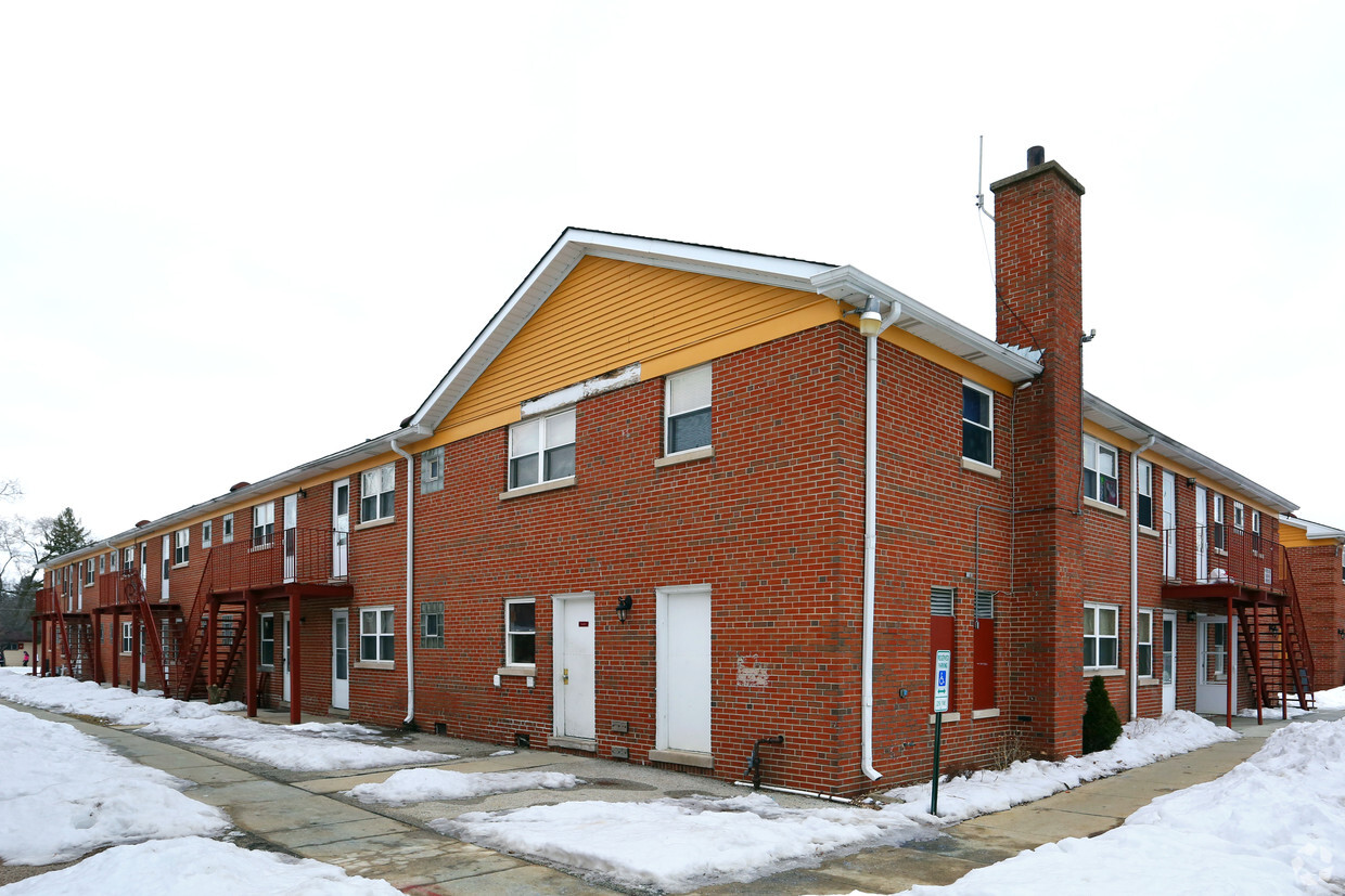 Primary Photo - Palatine Park Apartments