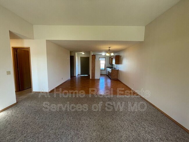 Building Photo - 1123 N Northwood Ave