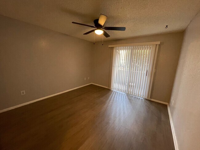Foto del edificio - 5725 W Atlantic Pl
