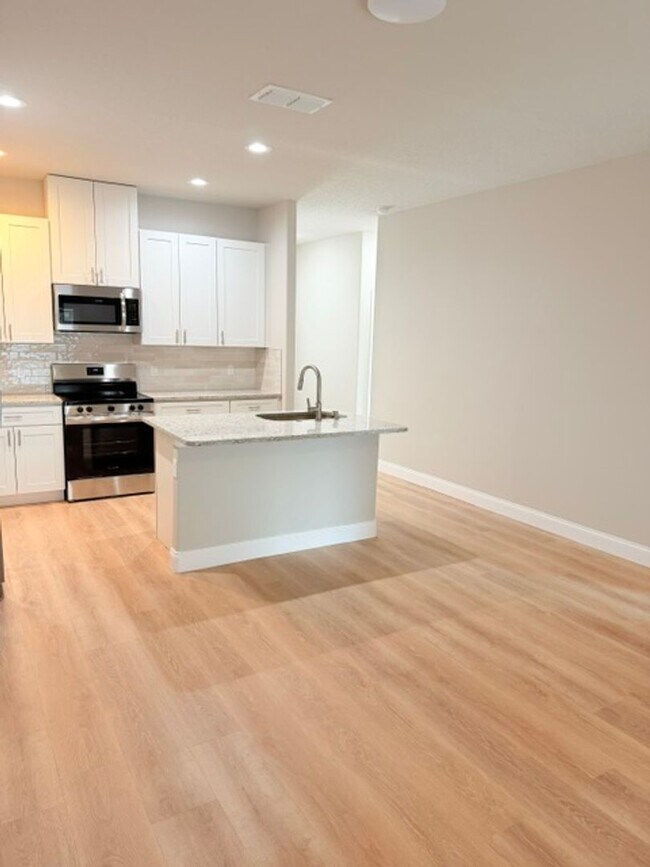 Building Photo - 16 Slumberland Path