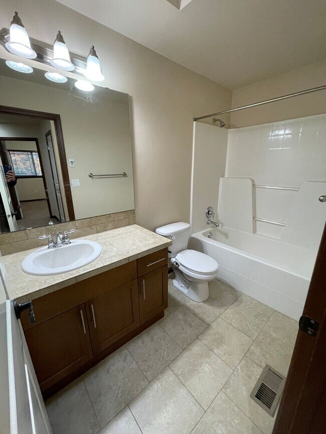 Foto del edificio - Gorgeous, Spacious Home Close to Everything!