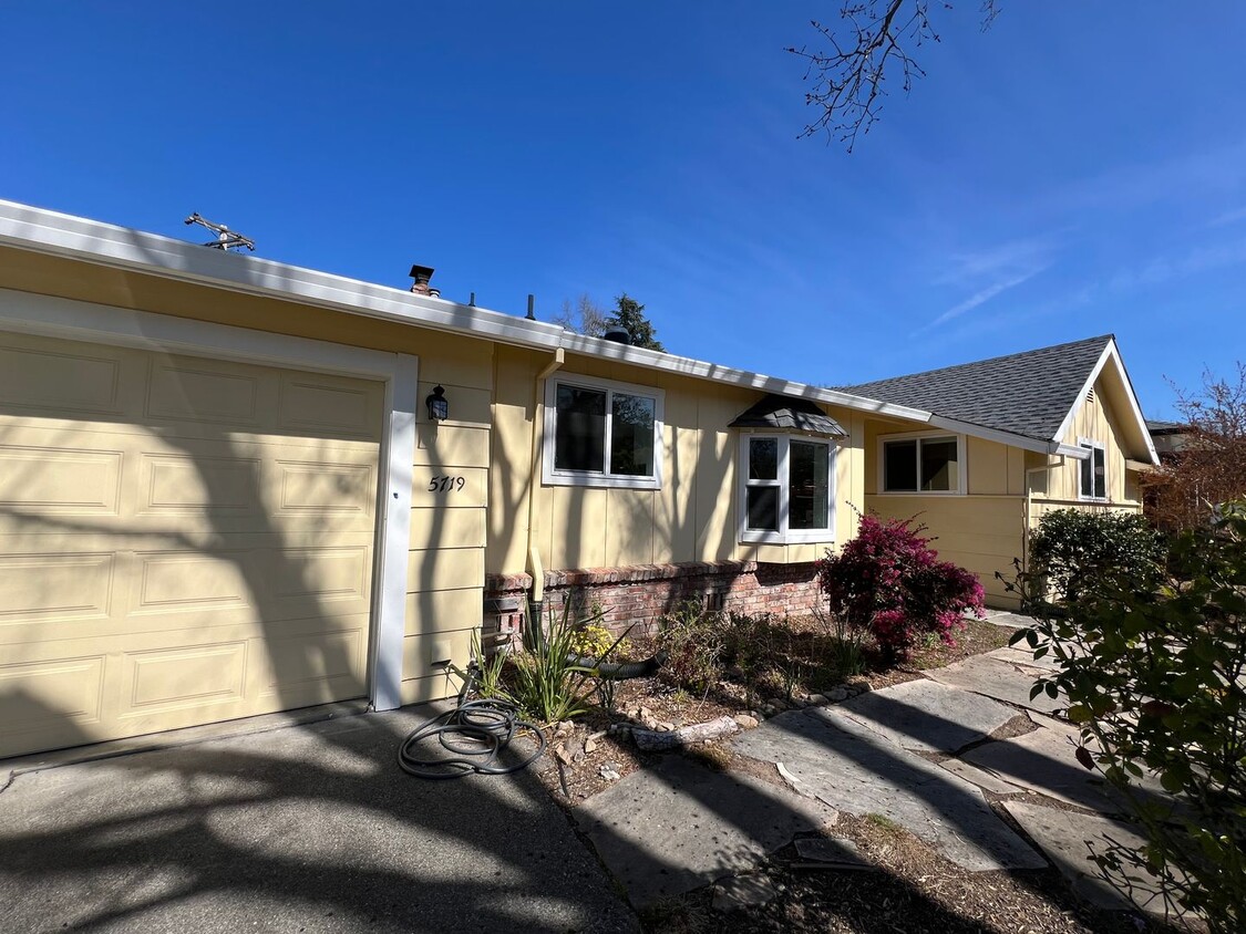 Foto principal - Come Check Out This Lovely 3 Bedroom Rinco...