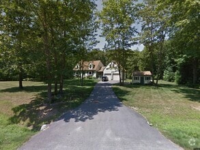 Building Photo - 10 Westwoods Rd