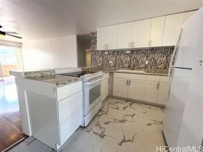 Building Photo - 98-729-729 Moanalua Loop