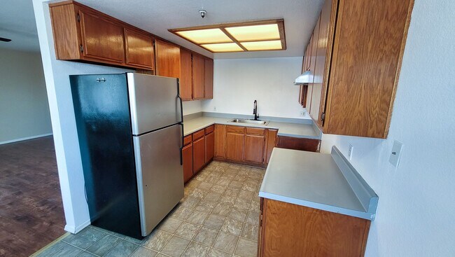Foto del edificio - Upstairs 3 Bed 2 Bath Apartment Available ...