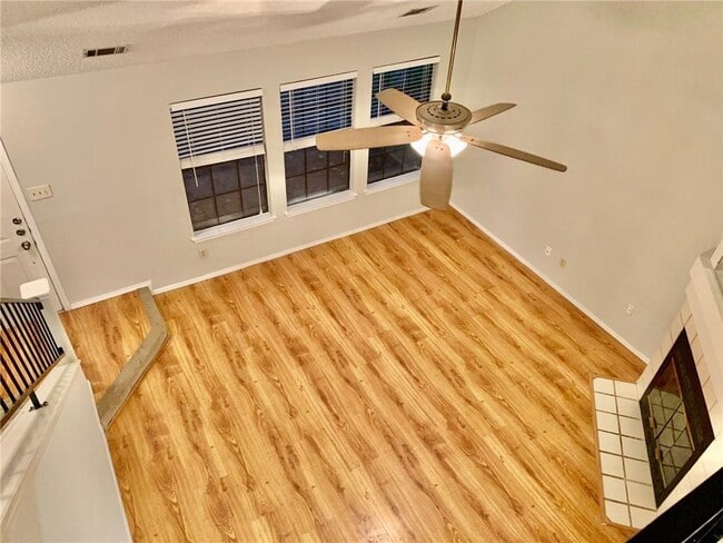 Foto del edificio - 1707 Honeysuckle Ln