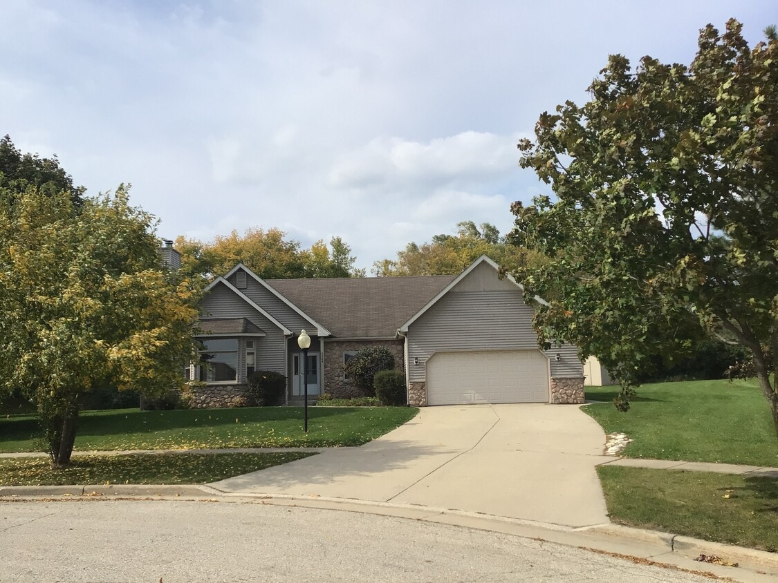 1114 Heron Court House Rental in Mukwonago, WI