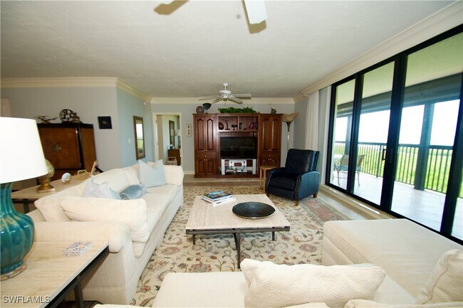 Foto del edificio - 6075 Pelican Bay Blvd
