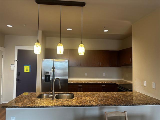 Foto del edificio - 1100 W Trinity Mills Rd