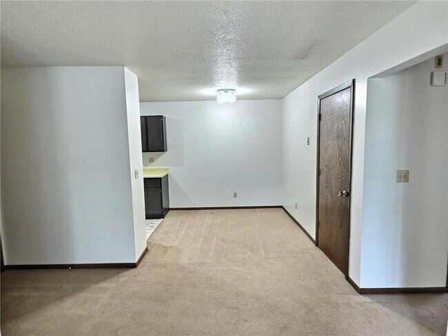 Foto del edificio - 650 Summit Dr