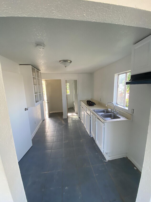 Building Photo - 1629 Tenaya Dr