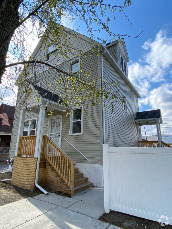 Southwest Detroit Apartments for Rent with Hardwood Floors Detroit