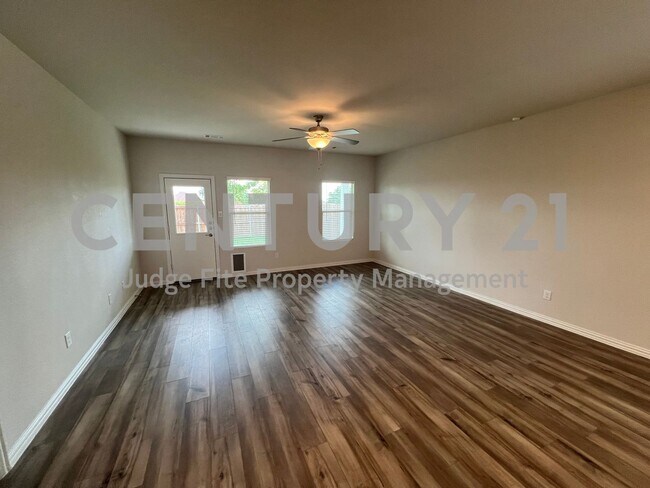 Foto del edificio - Luxury 2-story 4/2.5/2 in Forney For Rent!