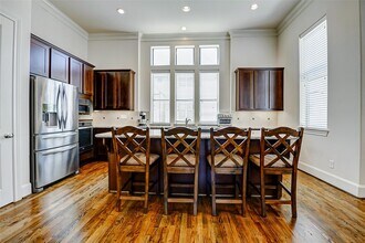 Building Photo - 9941 Woodwind Ln