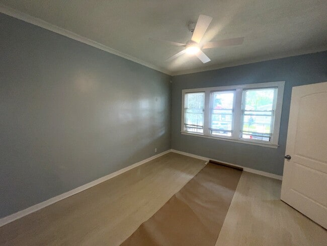 Building Photo - 9147 S Woodlawn Ave
