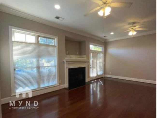 Building Photo - 687 Flag Cir