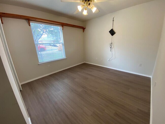 Foto del edificio - 258 Western Dr