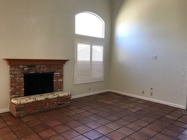 Foto del edificio - East Ventura Beauty FOR RENT with A/C!