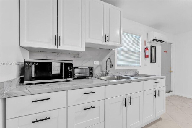 Foto del edificio - 820 SW 12th Ct