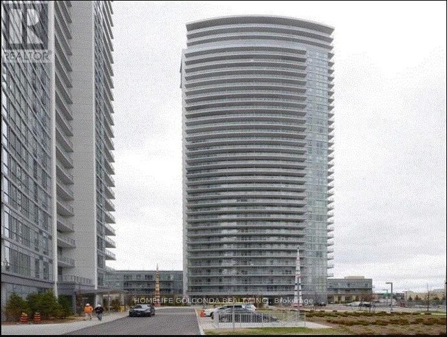 Building Photo - 70 Forest Manor Rd