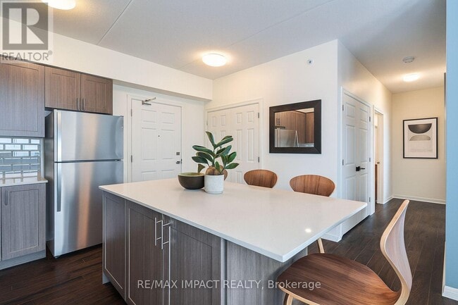 Building Photo - 290 Liberty St N