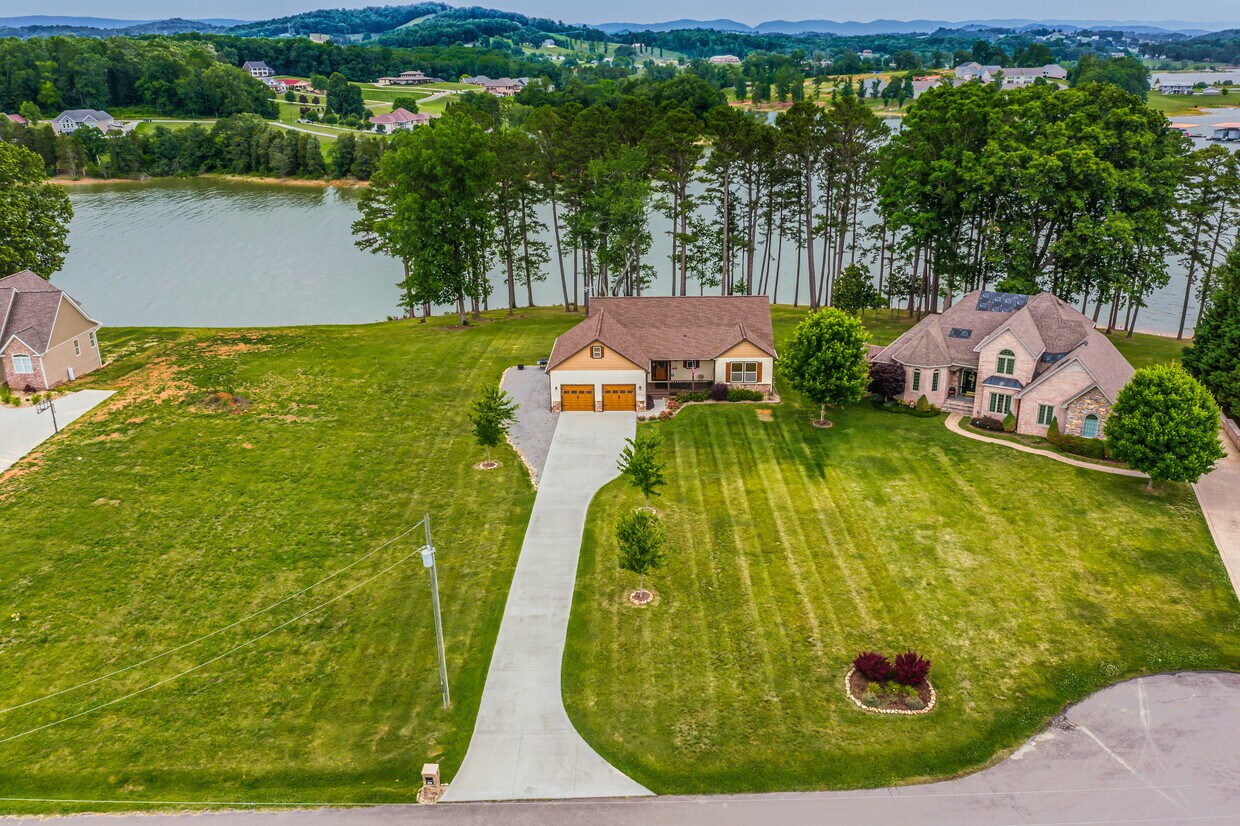 Foto principal - 607 Peninsula Pointe