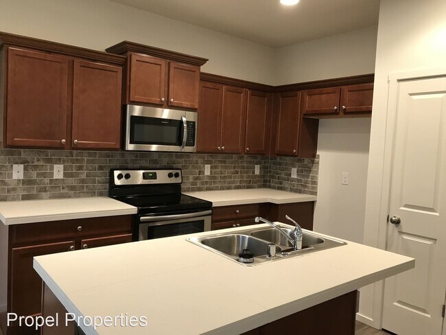 Building Photo - 3 br, 3 bath House - 5703 NE 130th Place
