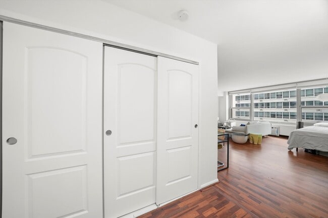 Foto del edificio - 3600 N Lake Shore Dr