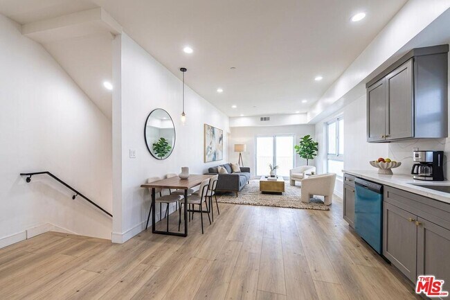 Foto del edificio - 5434 Romaine St