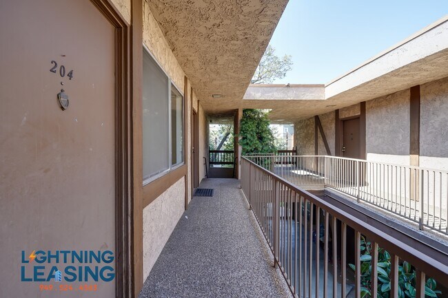 Building Photo - 14634 Magnolia-204B
