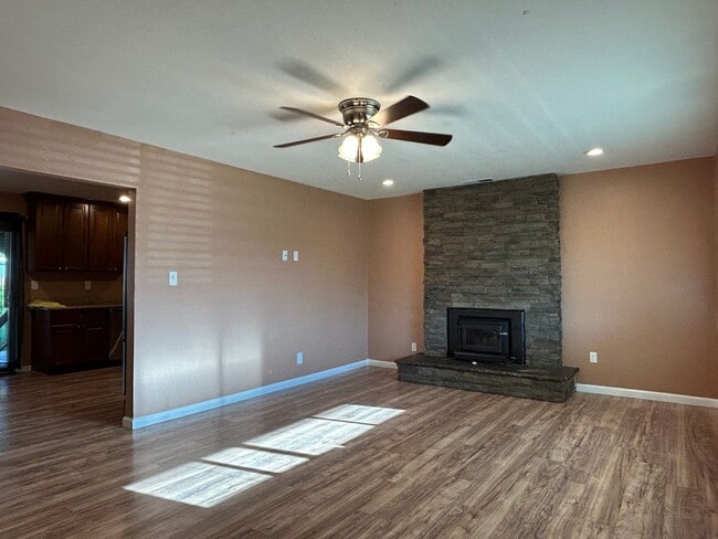 Foto del edificio - 1972 Fogg Ave