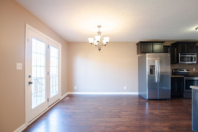Building Photo - Pet Friendly Three Bedroom!