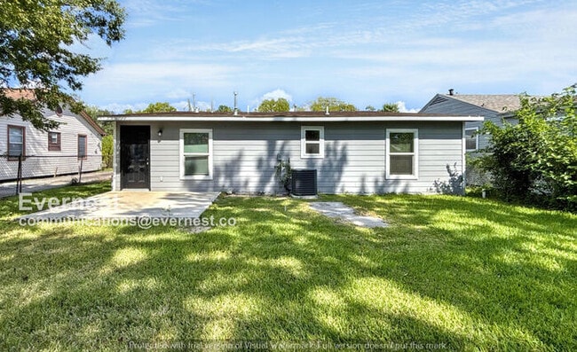 Building Photo - 2402 Jones Rd
