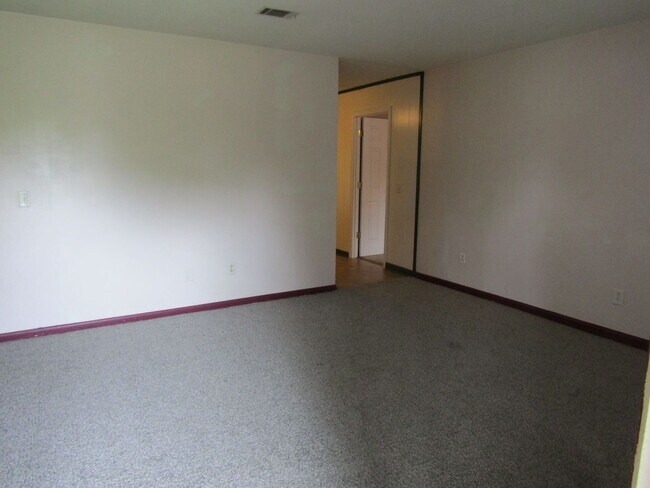 Foto del edificio - 125 Glenn Bryant Rd