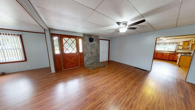 Building Photo - Country living! South central schools, lar...