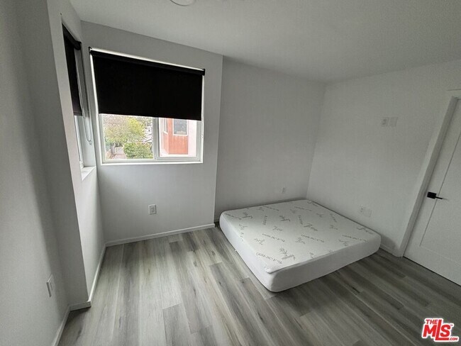 Foto del edificio - 1224 1/2 Alexandria Ave-1224