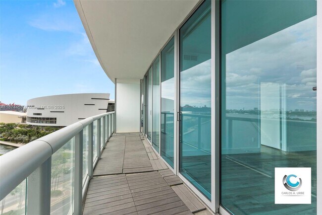 Foto del edificio - 888 Biscayne Blvd