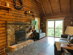 Building Photo - 682 Windridge Dr