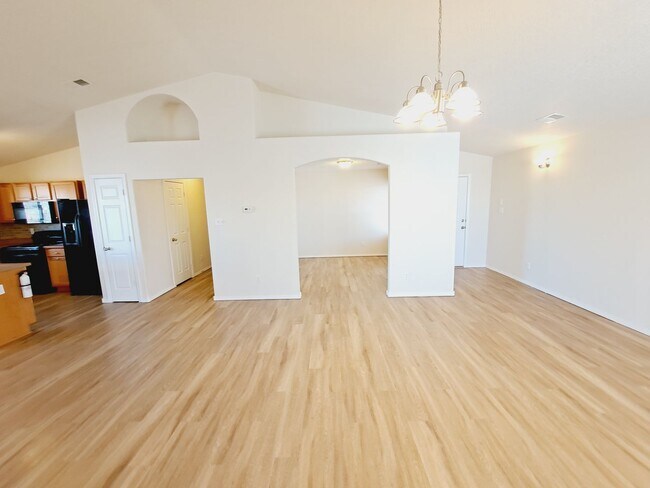 Foto del edificio - 3 bed 2 bath 1575 sq ft home