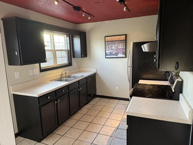 Building Photo - 712 S Cherokee St