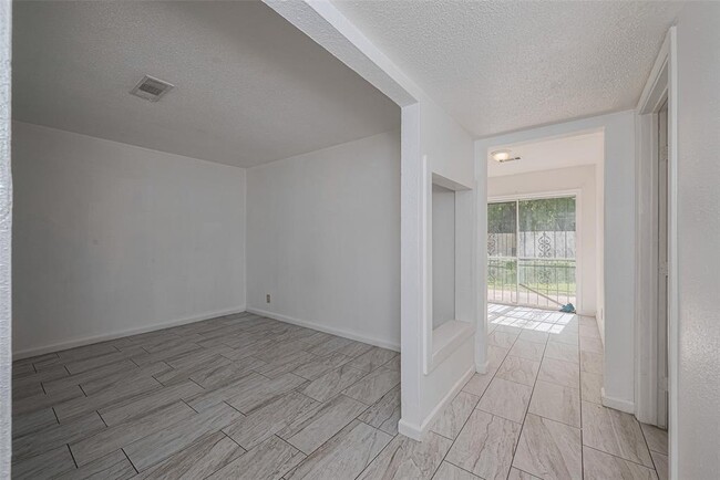 Building Photo - 8406 Banting St