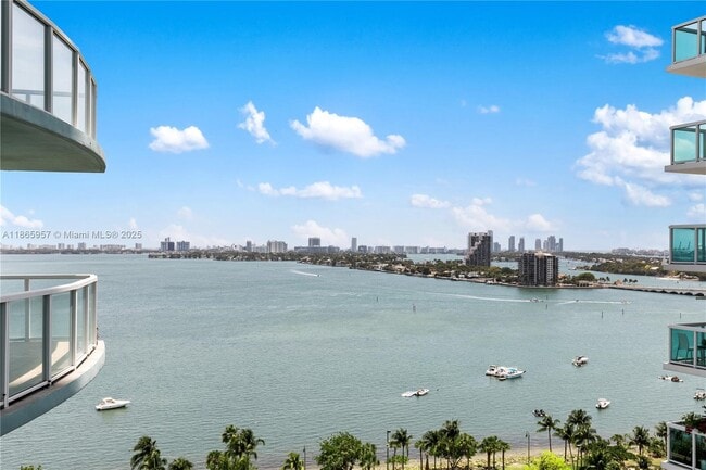 Foto del edificio - 1900 N Bayshore Dr