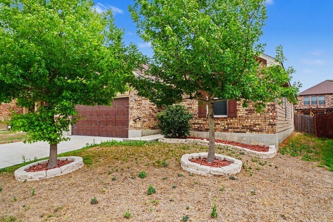 Foto del edificio - Save Big on Energy Bills + Live in Style in Copper Springs! - Realtor Commission: $500