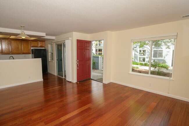 Building Photo - 701 Port Walk Pl