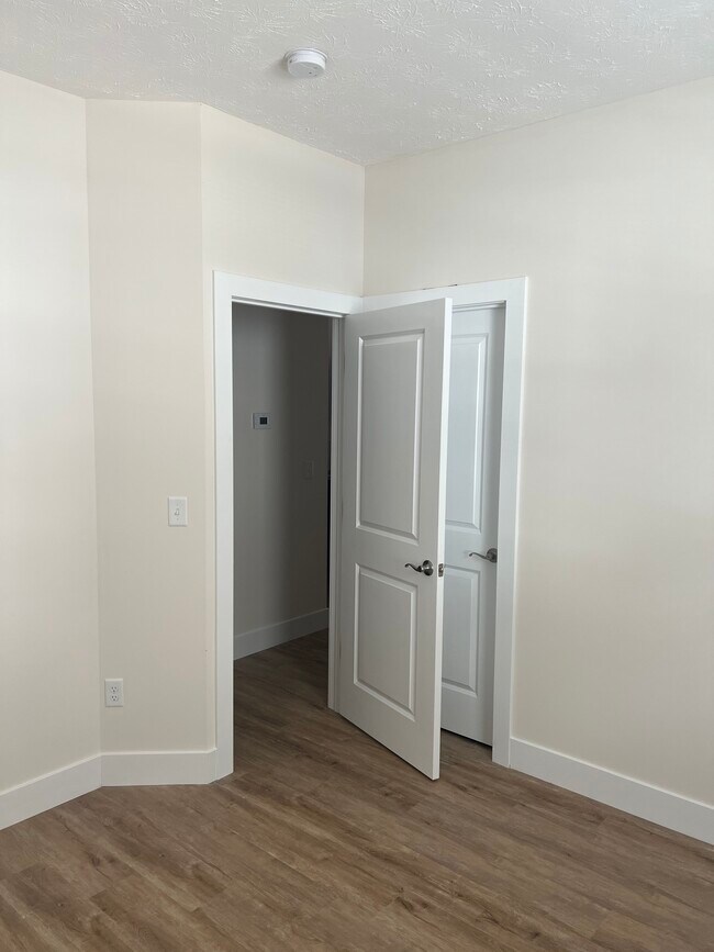 Foto del edificio - 709 Courtyard Ln