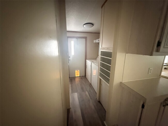 Foto del edificio - 24497 Clark Rd
