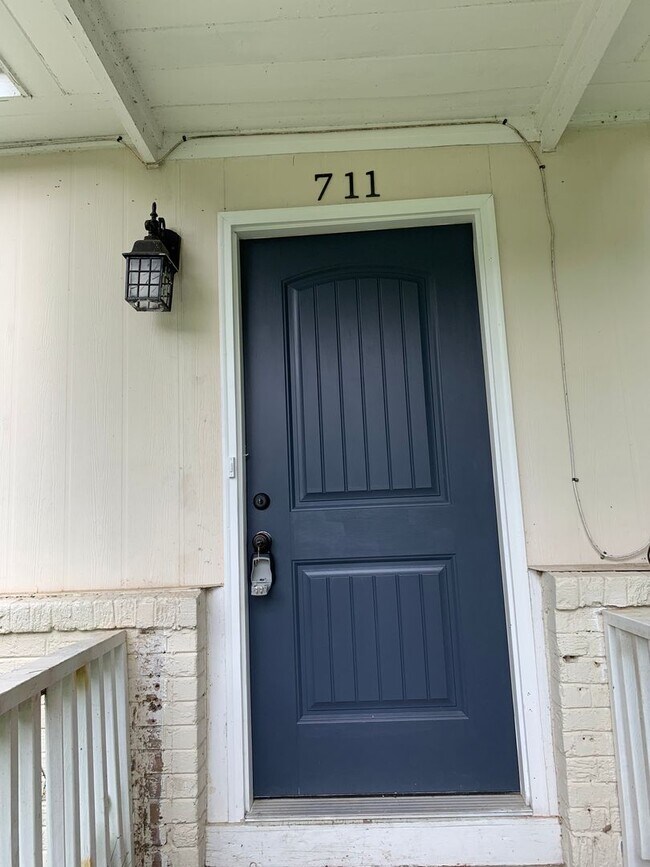 Building Photo - Home in West Ashley Available!